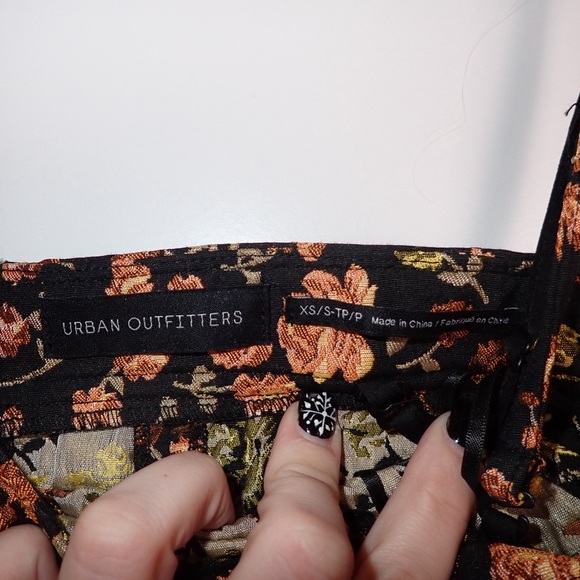 URBAN OUTFITTERS Sleeveless Black Floral Brocade Mini Dress Size XS - Picture 7 of 12